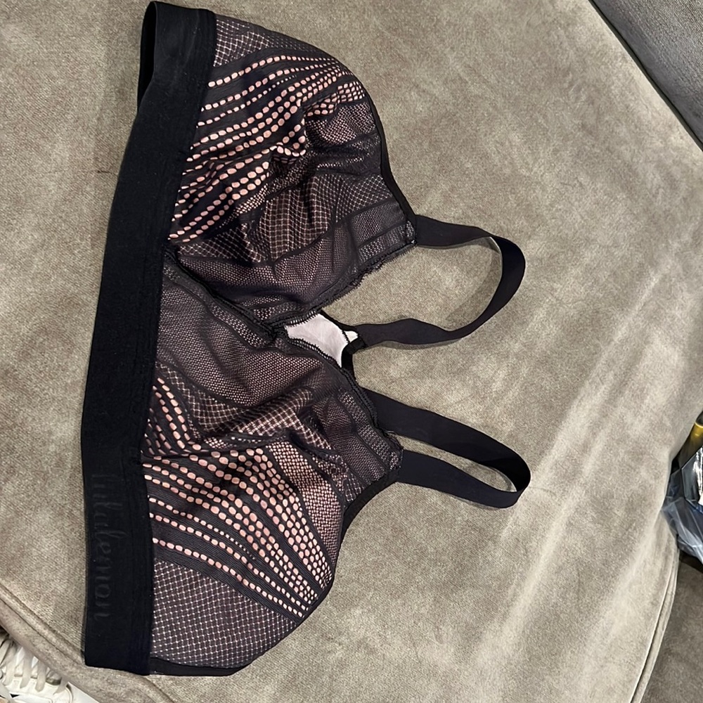 Like new! Sexy! Lululemon no-wire support crossback bra size 38DD